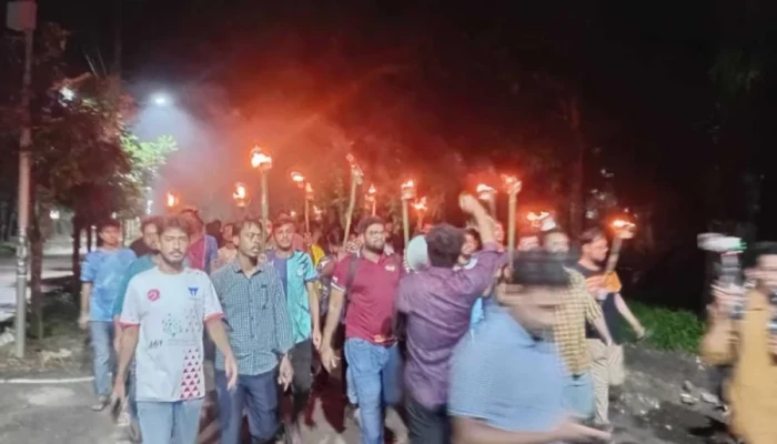 চবি, বাকৃবিতে হামলার প্রতিবাদে শাবিতে মশাল মিছিল