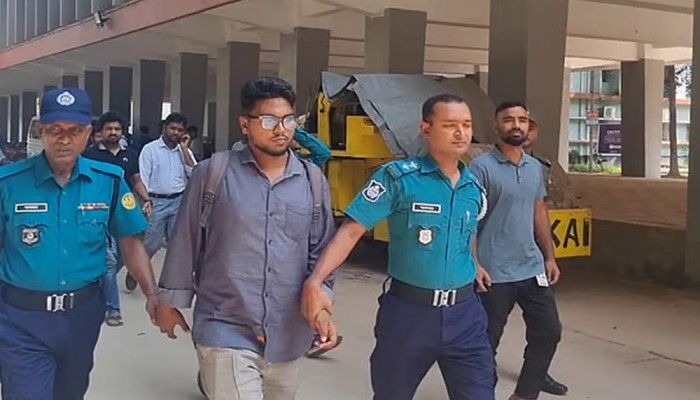 বিশ্ববিদ্যালয়ে ক্লাস করতে গিয়ে আটক নিষিদ্ধ ছাত্রলীগের নেতা