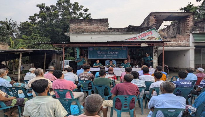 শাহমখদুম থানার উদ্যোগে উঠান বৈঠক