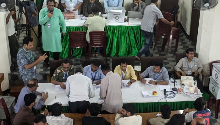 জাকসু নির্বাচন : ১২ হলের ভোট গণনা শেষ, বাকি আরও ৯