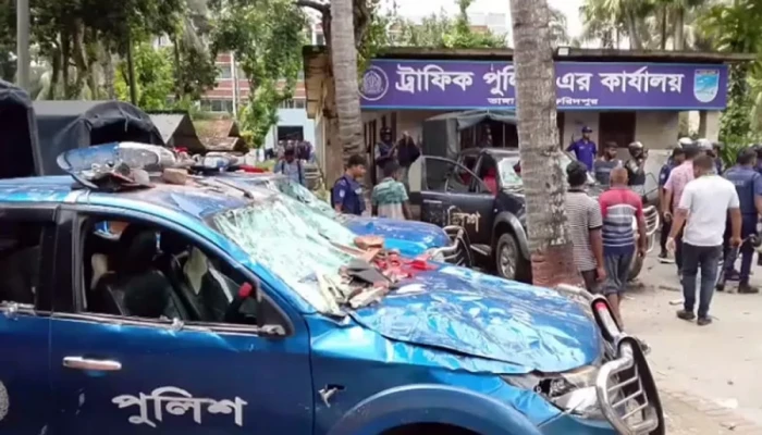 ভাঙ্গা থানা ও উপজেলা পরিষদে হামলা-ভাঙচুর, পুলিশকে ধাওয়া