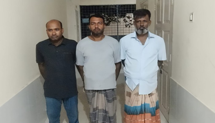 রাজশাহীতে ফেনসিডিলসহ ৩ মাদক ব্যবসায়ী গ্রেপ্তার