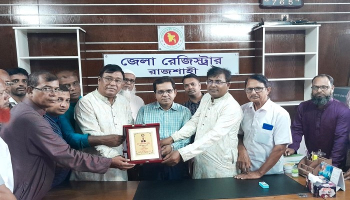 রাজশাহী জেলা রেজিস্টারের সাথে দলিল লেখক সমিতির নবনির্বাচিত সদস্যদের মতবিনিময়