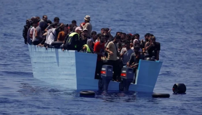 লিবিয়ার শরণার্থীবোঝাই নৌকায় আগুনে পুড়ে নিহত ৬০