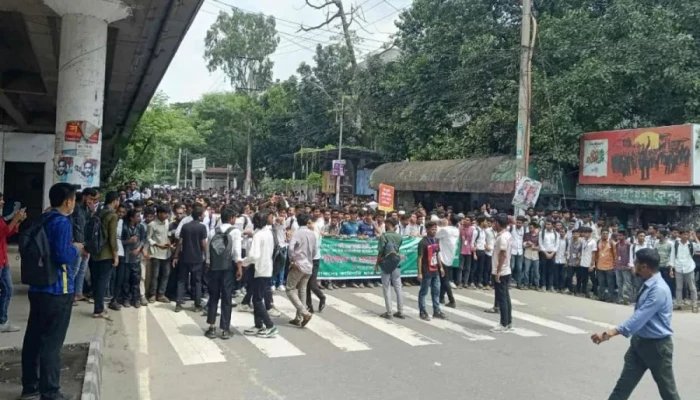সাতরাস্তায় সড়ক অবরোধ প্রত্যাহার, তবে মোড়ে অবস্থান চলবে