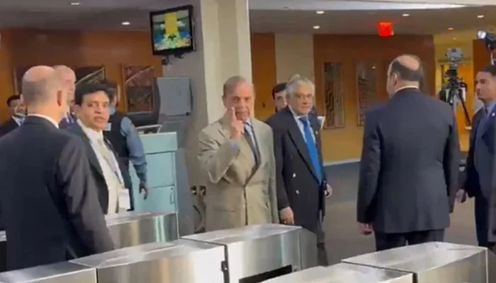 ভারতীয় সাংবাদিকের প্রশ্নের কড়া জবাব দিলেন পাকিস্তানের প্রধানমন্ত্রী