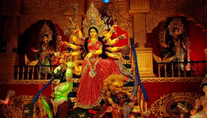 মহাষষ্ঠীতে দুর্গাপূজার মূল আনুষ্ঠানিকতা শুরু