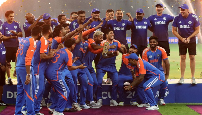 যত দ্রুত সম্ভব ট্রফি ও মেডেল ভারতে পাঠিয়ে দিন, নাকভিকে বিসিসিআই