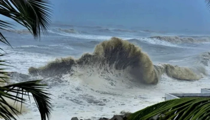 ডিসেম্বরের মধ্যে দু'টি ঘূর্ণিঝড়ের আভাস