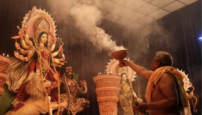 আজ মহানবমী, মণ্ডপে বিদায়ের সুর