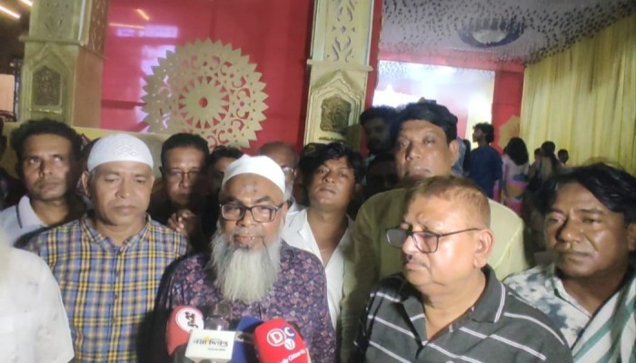 রাজশাহীতে দুর্গাপূজা মণ্ডপ পরিদর্শনে বিএনপি নেতা মামুন অর রসিদ