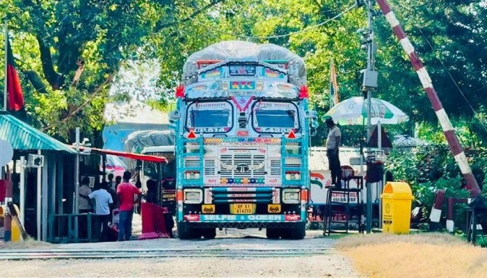 দুর্গাপূজার ছুটি শেষে হিলি স্থলবন্দর দিয়ে আমদানি-রপ্তানি শুরু