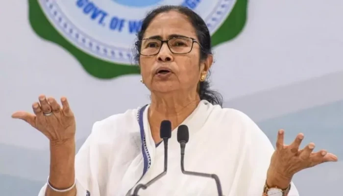 পশ্চিমবঙ্গে ফের মেডিকেল ছাত্রীকে গণধর্ষণ, মমতা বললেন ‘এত রাতে বাইরে কীভাবে’