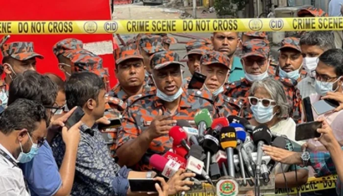 মিরপুরে রাসায়নিকের আগুন নেভাতে দীর্ঘ সময় লাগবে: ফায়ার সার্ভিস