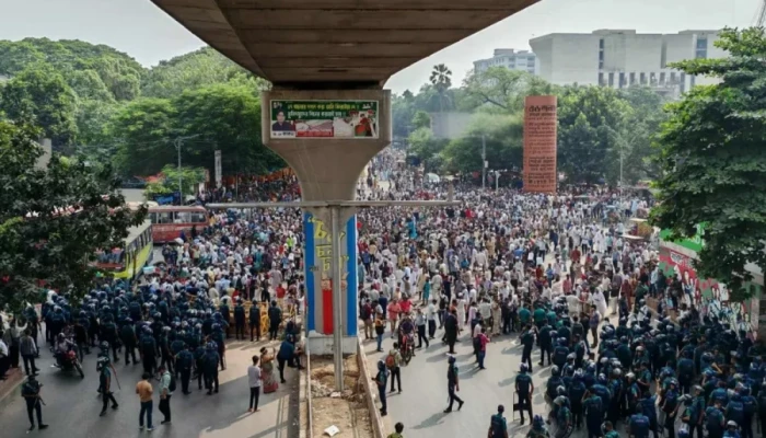 দুপুরে ‘মার্চ টু যমুনা’ কর্মসূচির ঘোষণা এমপিওভুক্ত শিক্ষক-কর্মচারীদের