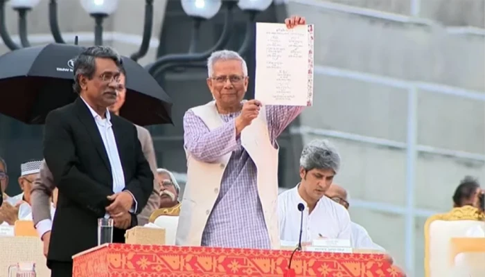 জুলাই জাতীয় সনদে স্বাক্ষর করলেন প্রধান উপদেষ্টা ও রাজনীতিবিদেরা