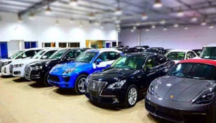 চাঁদাবাজি ও ককটেল নিক্ষেপের ঘটনায় অর্ধদিবস গাড়ি বিক্রয়কেন্দ্র বন্ধ