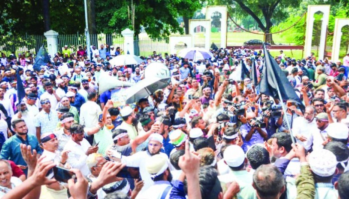 শিক্ষা ভবন অভিমুখে শিক্ষকদের ভুখা মিছিল আজ