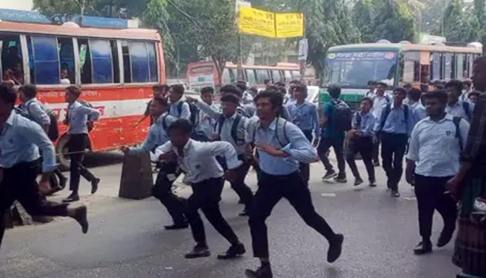 ঢাকা কলেজ ও আইডিয়াল কলেজের শিক্ষার্থীদের সংঘর্ষ