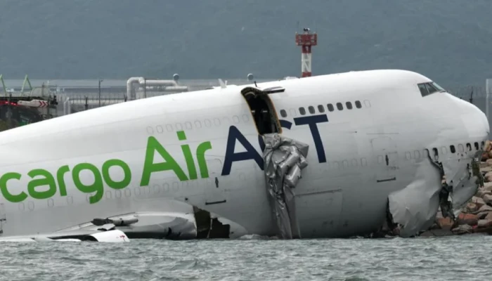 হংকংয়ে সমুদ্রে পড়ল কার্গো বিমান, নিহত ২