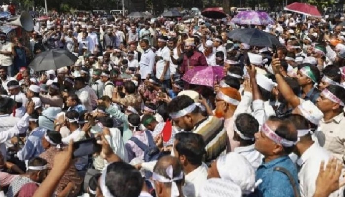 আমরণ অনশনে অসুস্থ হয়ে পড়ছেন ৬ শিক্ষক