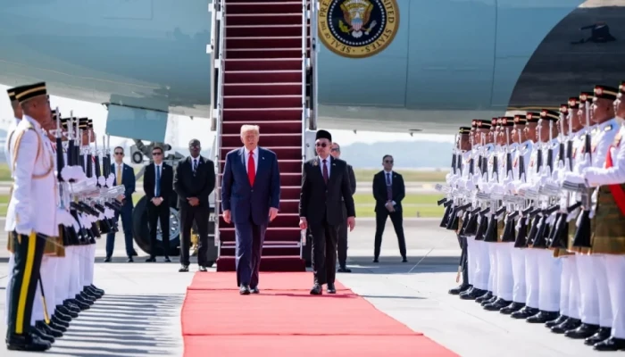 থাইল্যান্ড-কম্বোডিয়া ‘শান্তিচুক্তি’ সইয়ের সাক্ষী হতে মালয়েশিয়ায় ট্রাম্প