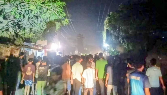 সাভারে ড্যাফোডিল ও সিটি ইউনিভার্সিটির শিক্ষার্থীদের মধ্যে সংঘর্ষ, আহত ১