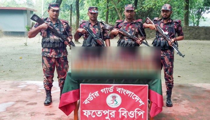 চাঁপাইনবাবগঞ্জ সীমান্তে মদসহ চোরাচালানকৃত ভারতীয় পণ্য জব্দ