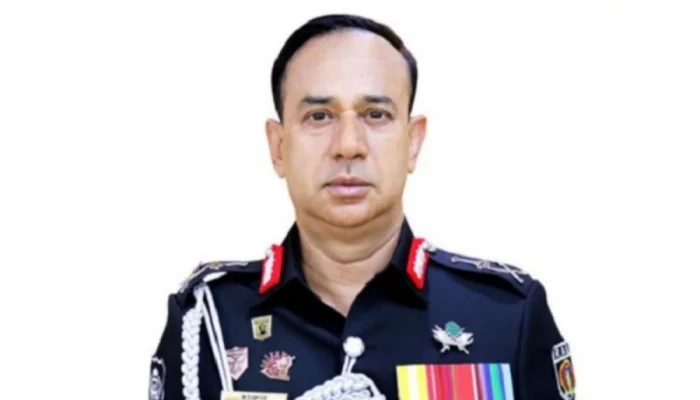 স্ত্রী- দুই মেয়েসহ র‍্যাবের সাবেক ডিজি হারুনের দেশত্যাগে নিষেধাজ্ঞা