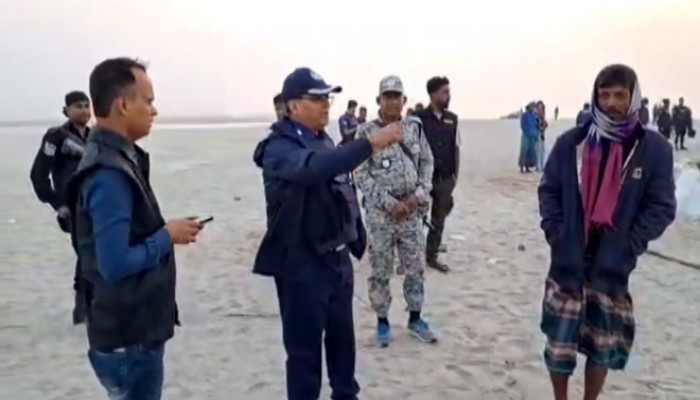 ‘অপারেশন ফার্স্ট লাইট’: পদ্মার চরে কাকন বাহিনীর বিরুদ্ধে অভিযান