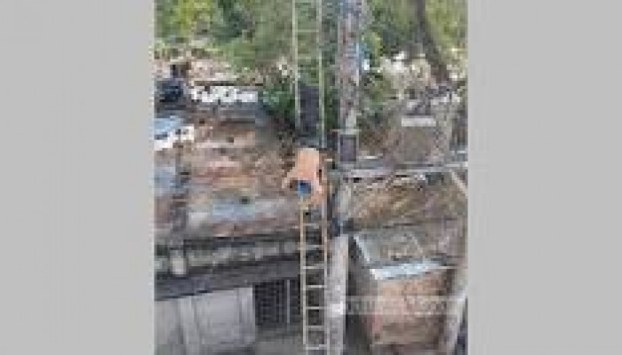 রাজশাহীতে বৈদ্যুতিক খুঁটিতে কাজের সময় নেসকোর ২ কর্মী বিদ্যুৎস্পৃষ্ট