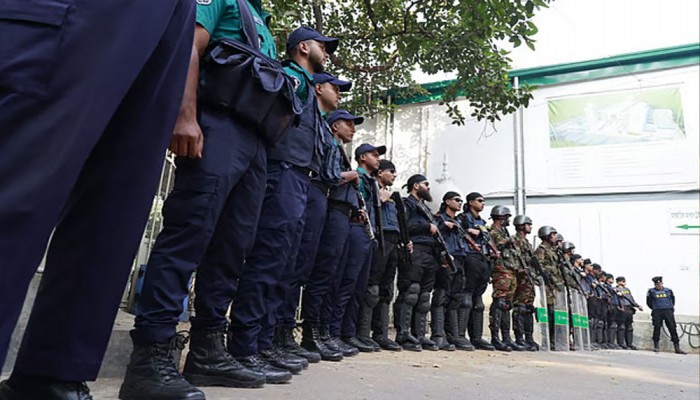 ট্রাইব্যুনাল এলাকায় কড়া নিরাপত্তা