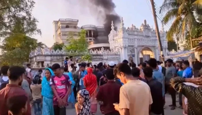 ঢাকায় সাবেক এমপির বাড়িতে আগুন