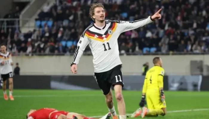 স্লোভাকিয়ার জালে গোল উৎসব করে বিশ্বকাপে জার্মানি