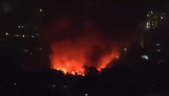 রাজধানীর কড়াইল বস্তিতে আগুন