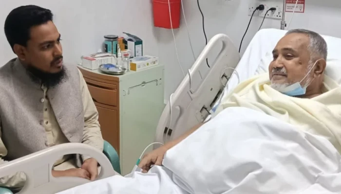 হাসপাতালে ডা. মোহাম্মদ তাহেরকে দেখতে গেলেন আখতার হোসেন