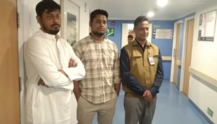 খালেদা জিয়াকে দেখতে গেলেন জারা-নাসীরুদ্দীন-হাসনাত