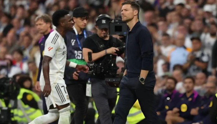 রিয়াল মাদ্রিদ কোচের চাকরি নিয়ে শঙ্কা, আস্থা নেই খেলোয়াড়দের