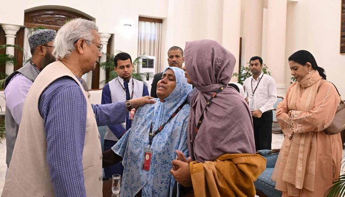 হাদির পরিবারের সঙ্গে প্রধান উপদেষ্টার সাক্ষাৎ, সর্বোত্তম চিকিৎসা নিশ্চিতের আশ্বাস