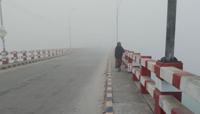 কুড়িগ্রামে হিম বাতাস আর ঘন কুয়াশা, তাপমাত্রা ১২ ডিগ্রি সেলসিয়াস