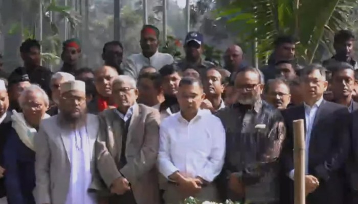 ওসমান হাদির সমাধিস্থলে তারেক রহমান