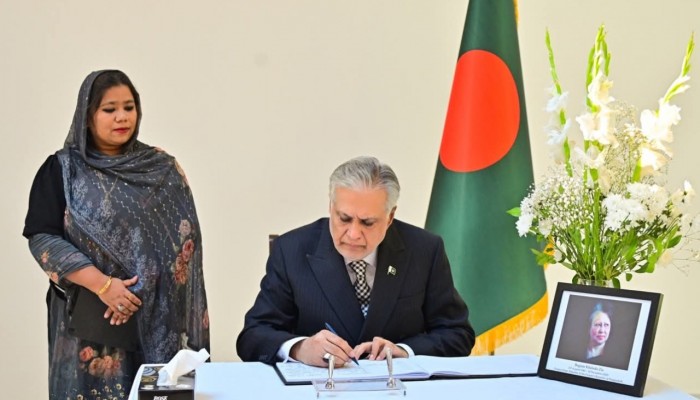 বাংলাদেশ হাইকমিশনে এসে খালেদা জিয়াকে শ্রদ্ধা জানালেন ইসহাক দার বাংলাদেশ হাইকমিশনে এসে খালেদা জিয়াকে শ্রদ্ধা জানালেন ইসহাক দার