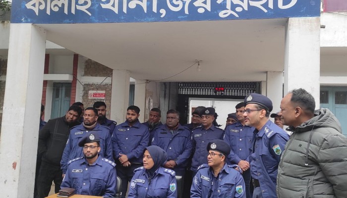 জয়পুরহাটে ডাকাতির অভিযোগে গ্রেপ্তার ৫