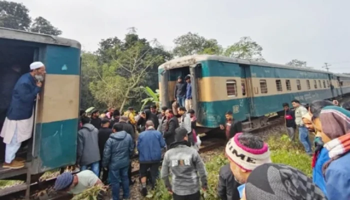 গাজীপুরে চলন্ত ট্রেনের দুই বগি বিচ্ছিন্ন
