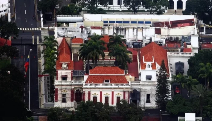 ভেনেজুয়েলার প্রেসিডেন্ট প্রাসাদের কাছে আবারও গোলাগুলি