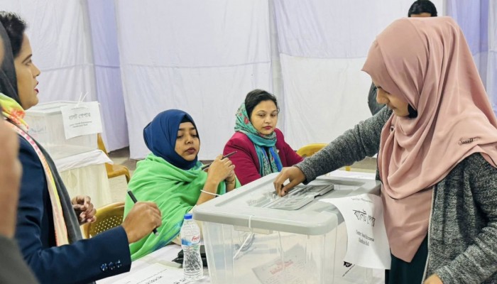 জকসু নির্বাচনে ভোটগ্রহণ চলছে