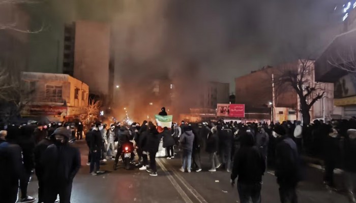 তেহরানসহ অন্যান্য জায়গায় ফের জড়ো হচ্ছেন ইরানি বিক্ষোভকারীরা