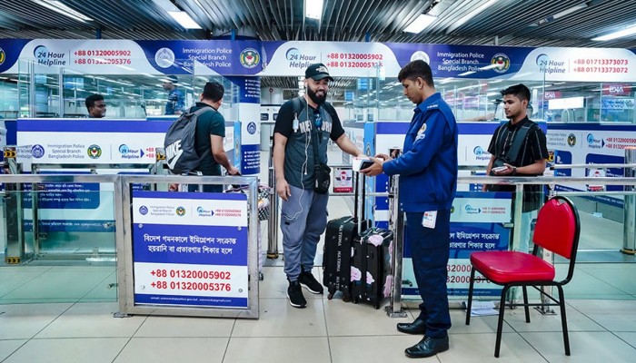 নির্বাচন সামনে রেখে অন-অ্যারাইভাল ভিসায় কঠোর হচ্ছে সরকার