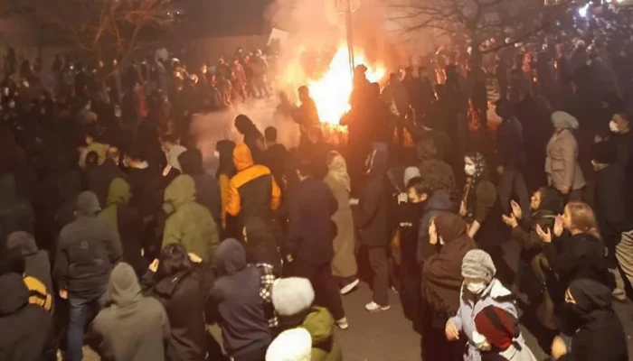 ইরানে নিহতের সংখ্যা ১২ হাজার ছাড়ানোর আশঙ্কা