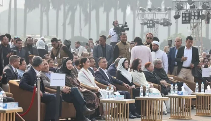 সপরিবারে এলেন তারেক রহমান, খালেদা জিয়ার স্মরণে নাগরিক শোকসভা শুরু